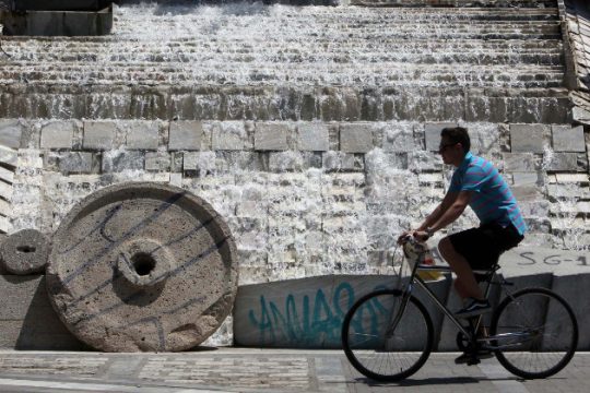Βελτιώνεται ο καιρός, ανεβαίνει η θερμοκρασία