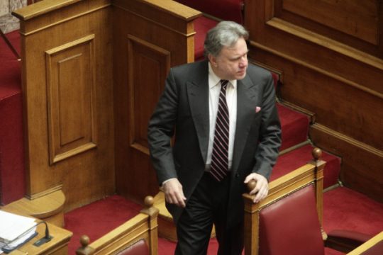 Τρίμηνη παράταση στο αγγελιόσημο έδωσε ο Κατρούγκαλος