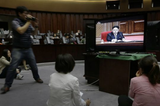 Ανακρίθηκε και απελάθηκε ο ανταποκριτής του BBC στη Β. Κορέα