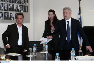 Και την κούπα… σηκώνει ο Κοντονής