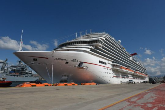 Στον Πειραιά το κρουαζιερόπλοιο «CARNIVAL VISTA»