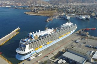 Ο Πειραιάς υποδέχθηκε το «Ovation of the Seas»