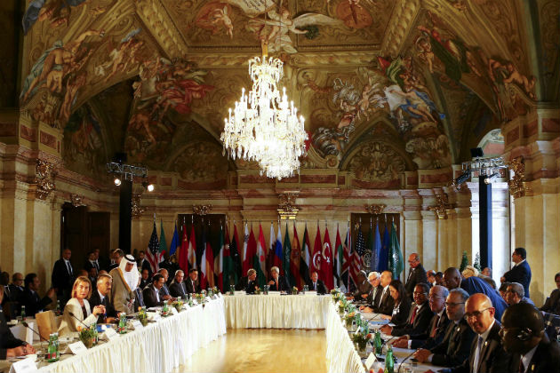 Είκοσι πρόθυμα… κοράκια στο «κουφάρι» της Λιβύης