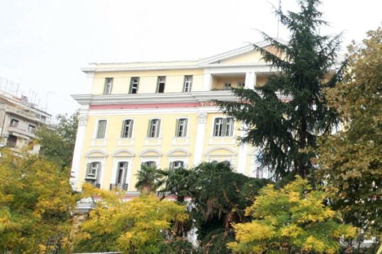 Διαμαρτυρία με σκηνές έξω από το υπ. Μακεδονίας Θράκης