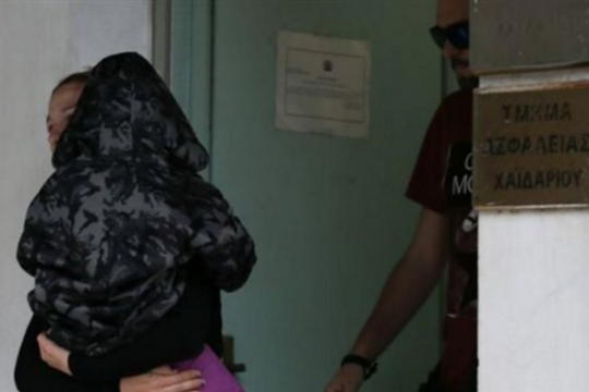 Για έκθεση ανηλίκου σε κίνδυνο θα δικαστούν οι γονείς της 4χρονης