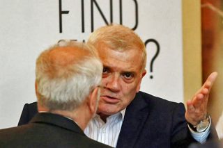 Με Αρουαμπαρένα «τρίτωσαν» τα ραντεβού για τον πάγκο