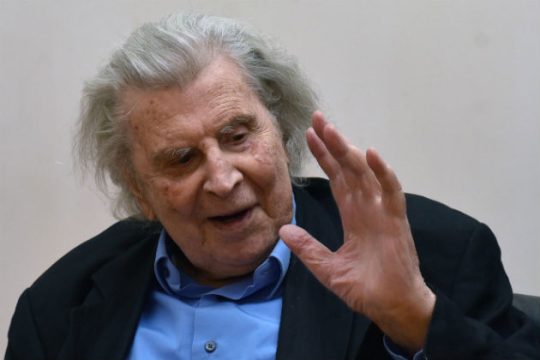 Το καρφί του Μίκη