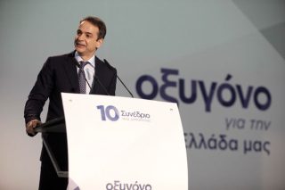 «Ο Τσίπρας χαμογελάει, οι Ελληνες όμως όχι»