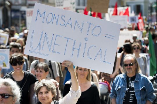 Ο ενδεχόμενος διαβολικός γάμος Bayer – Monsanto