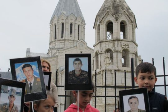 Αζέροι και Αρμένιοι στο τραπέζι του ειρηνευτικού διαλόγου