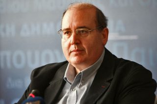 Πολιτικές κόντρες για τους παράτυπους τίτλους σπουδών