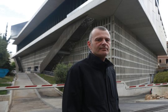 Το μυθιστόρημα της μετα-πολιτικής