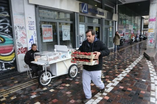 Με ύφεση 1,3% μπήκε το 2016
