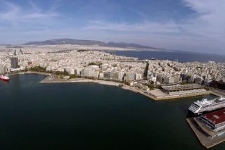 Κλειστά τα εμπορικά λιμάνια σε Πειραιά και Θεσσαλονίκη