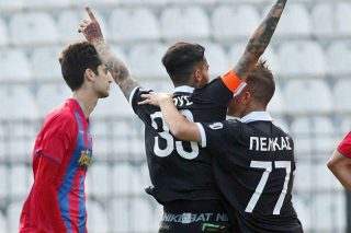 Απλώνει σεντόνι στη σοβαρότητα