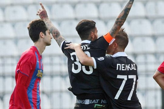 Απλώνει σεντόνι στη σοβαρότητα