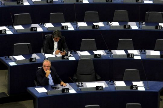 Σφοδρή κόντρα Βέμπερ-Παπαδημούλη στο Ευρωκοινοβούλιο [VIDEO]