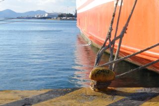 Θαλάσσια ρύπανση στο λιμάνι του Πειραιά