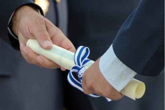 Πλαστά όλα