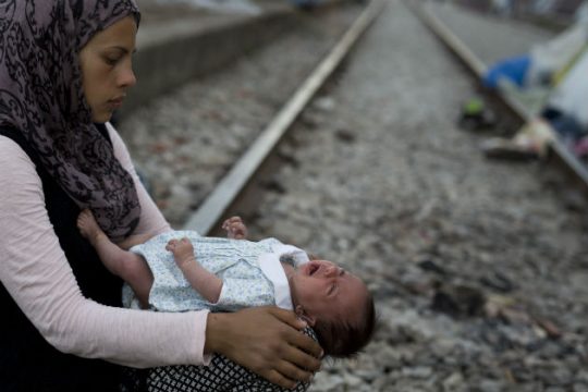 Οι πρόσφυγες στοιβάζονται και οι Ευρωπαίοι σφυρίζουν αδιάφορα