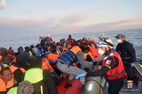 Οι πρόσφυγες επιλέγουν την ιταλική οδό