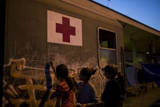 Αρχισε ο μαζικός εμβολιασμός στην Ειδομένη