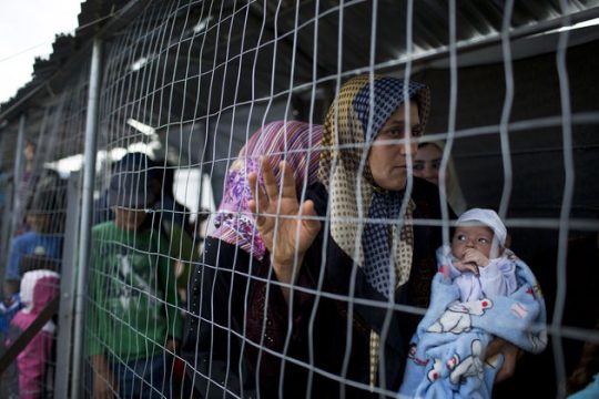 Κλειστά σύνορα, χρυσές δουλειές για τους διακινητές