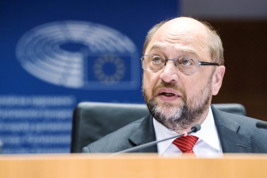 «Πυρά» Σουλτς κατά του Ερντογάν
