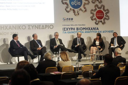 Ο ΣΕΒ χαιρετίζει «πολιτική σταθερότητα» και ιδιωτικοποιήσεις