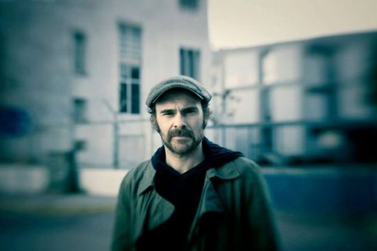Οι ήρωες του «Γκιακ» ζωντανεύουν στη σκηνή