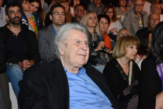 Ο Μίκης και η «τραγική φαρσοκωμωδία»