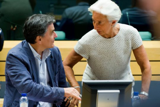 Αναζητώντας συμβιβασμό, περιμένοντας το χρέος