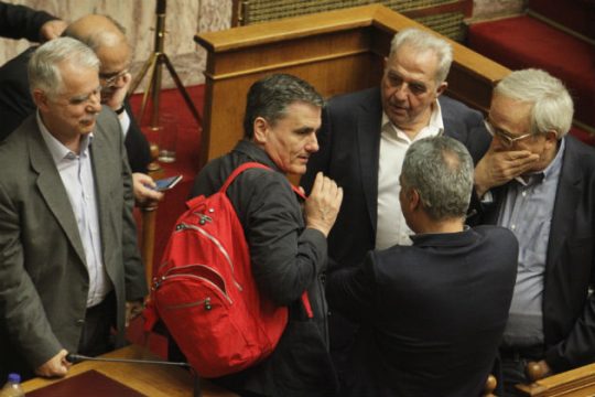 Στις Βρυξέλλες με ψηφισμένα τα προαπαιτούμενα