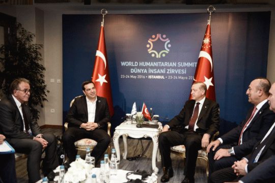 Ικανοποίηση για προσφυγικό, αιχμές για Αιγαίο