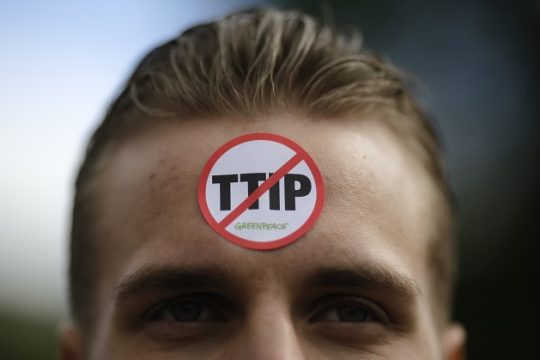 Greenpeace: Επικίνδυνη για τους λαούς η TTIP