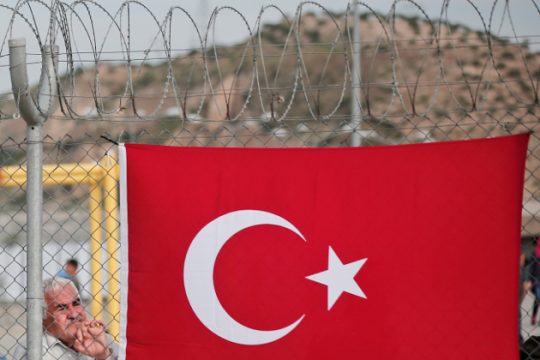 «Βγάζει κάρτα», απελευθερώνει τη βίζα