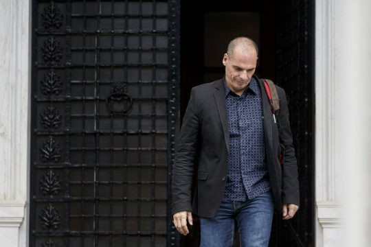 «Να χαιρόμαστε που το Eurogroup συζητά το χρέος;»