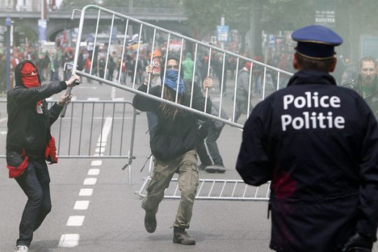 Μαζική πορεία με επεισόδια και στο Βέλγιο