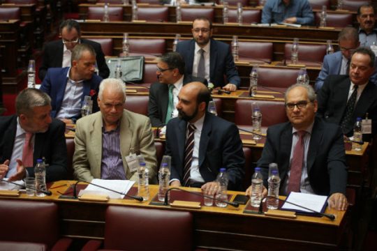 Live η συζήτηση του πολυνομοσχεδίου στις αρμόδιες επιτροπές