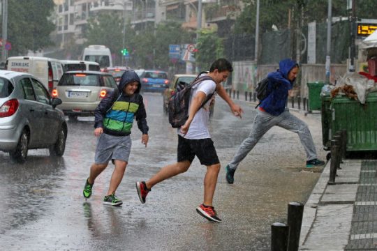 Kακοκαιρία με βροχές και καταιγίδες