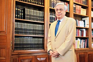 Οι διορισμοί, το χαστούκι και τα προεδρικά σαλόνια