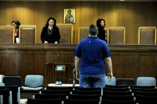 «Να παρουσιαστούν οι κατηγορούμενοι»