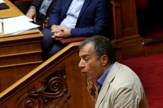 Υπεράκτιες κόντρες στη Βουλή