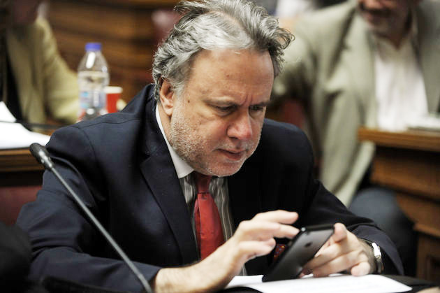 Απασφάλισε και παραιτήθηκε