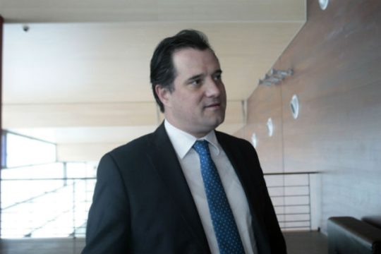Στους «Παραιτηθείτε» ο Άδωνις λόγω… Φίλη
