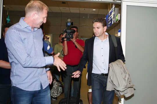 Ηρθε και υπογράφει