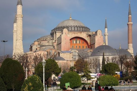 H «Παγκόσμια Ενορία της Αγίας Σοφίας» ξαναχτυπά!