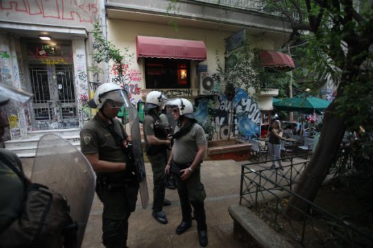 Νεκρός ο άνδρας που πυροβολήθηκε στα Εξάρχεια