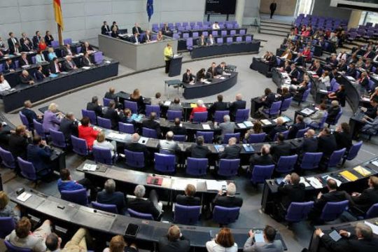 Γερμανία: Ανέβαλε την έγκριση της δόσης των 7,5 δισ. ευρώ