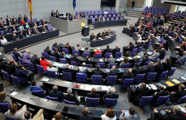 Γερμανία: Ανέβαλε την έγκριση της δόσης των 7,5 δισ. ευρώ